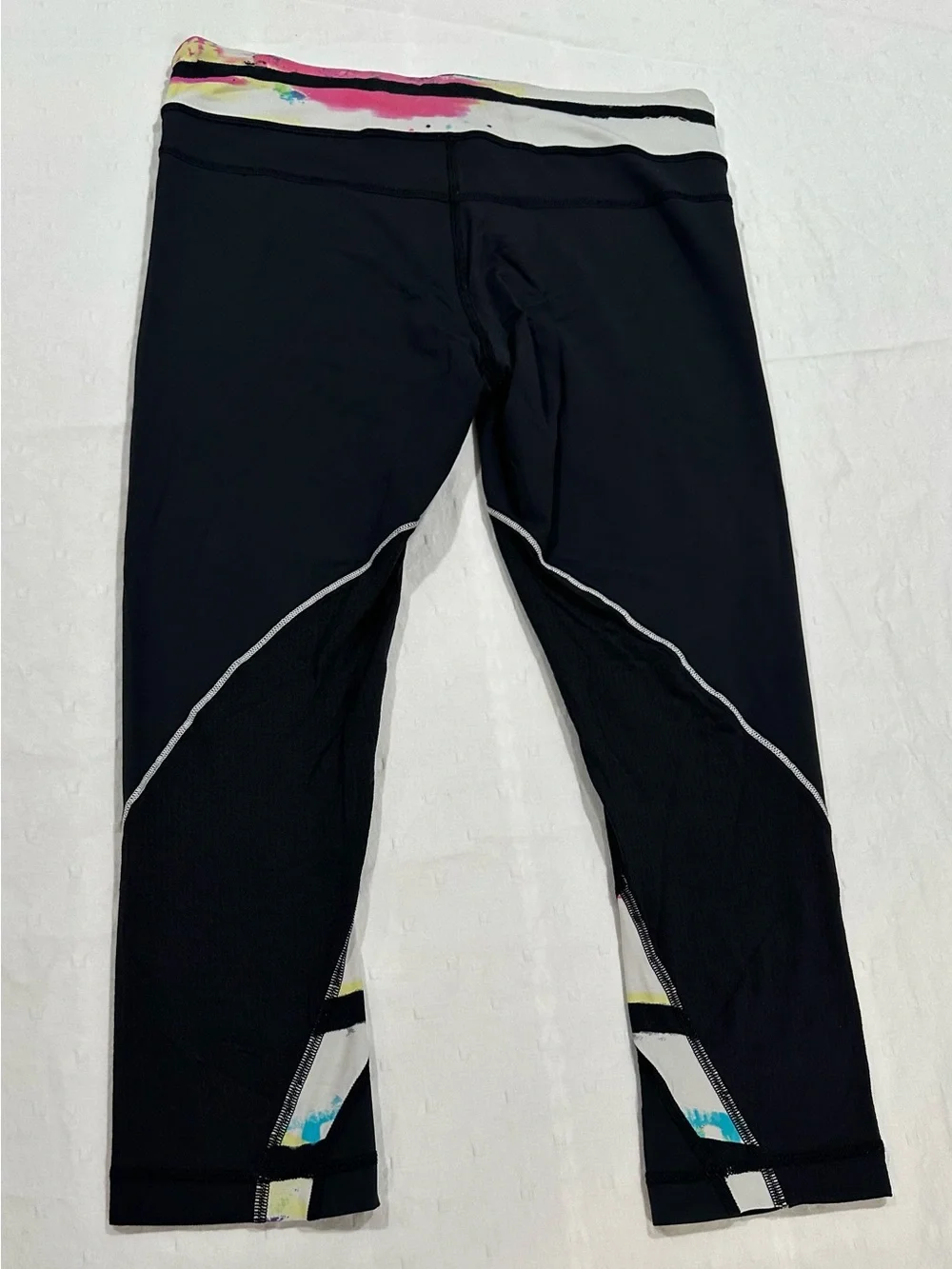 Lululemon Run Inspire Crop II Size 8 Black Groovy Stripe Rare Vintage